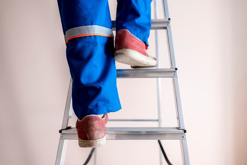 Best Step Ladders And Stools For A Heavy Person