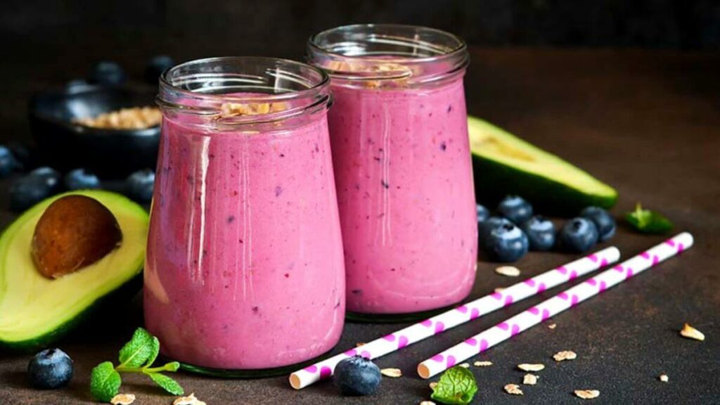  Avocado and Berries Smoothie
